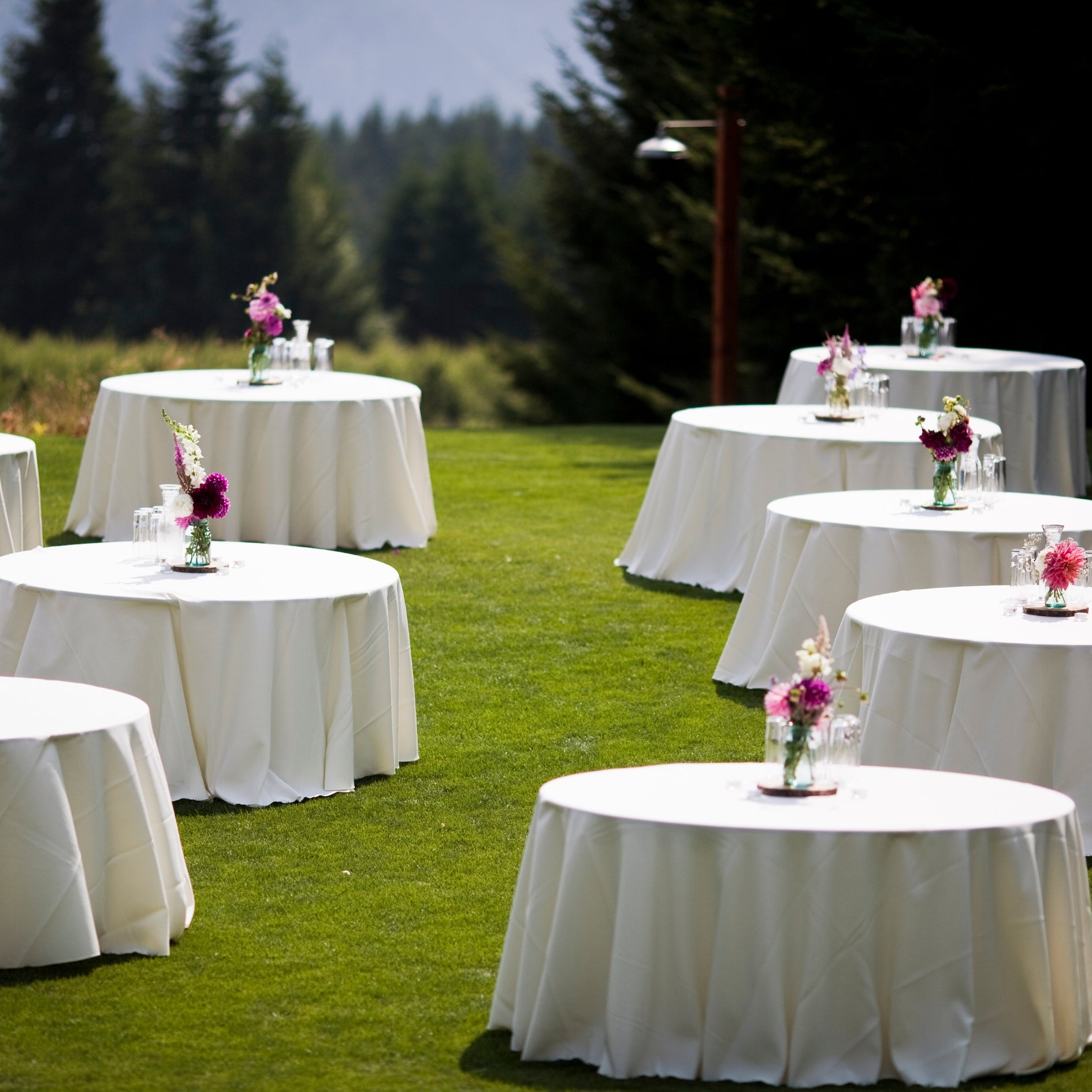 Mantel blanco de tela.
