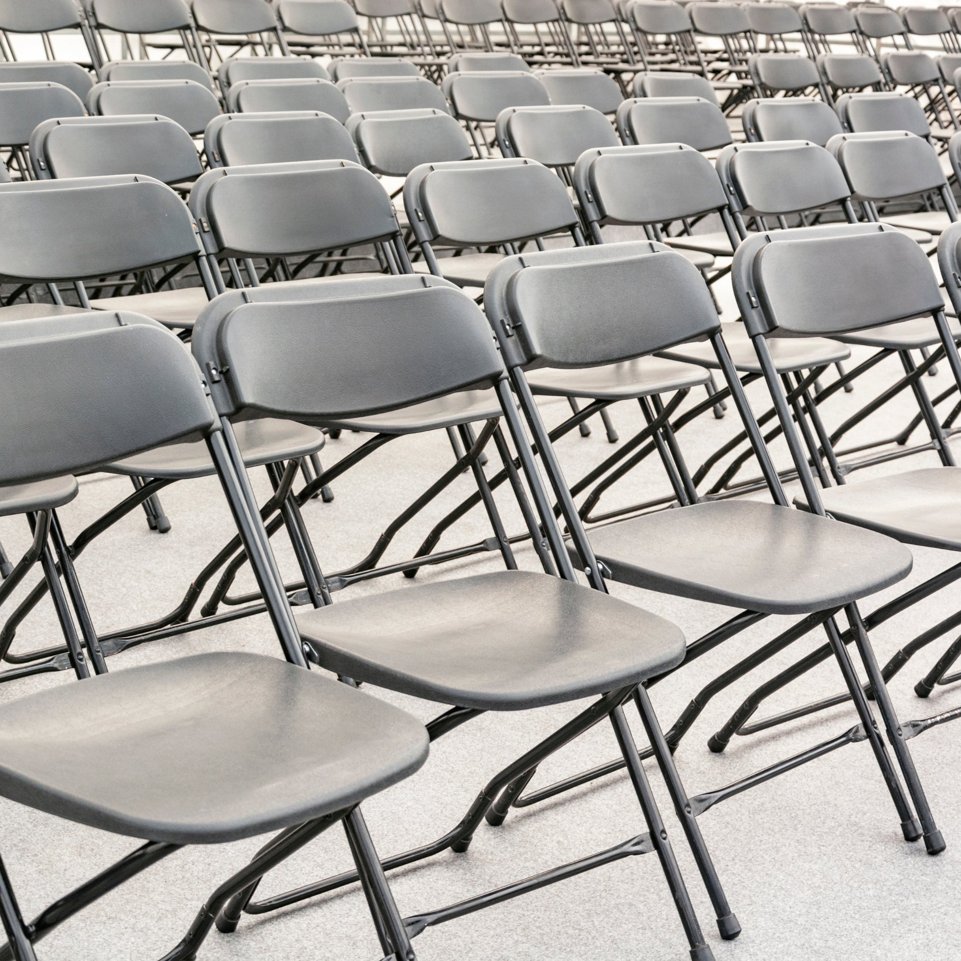 Renta de sillas plegables color negro mate