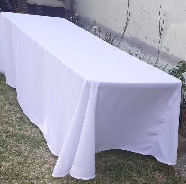 Mantel blanco de tela.